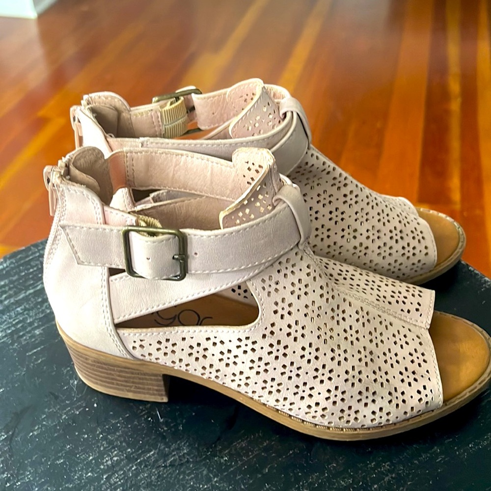 SUGAR WEDGE SANDALS FOR KIDS Big girl Size 1 I’m Perfect Condition
